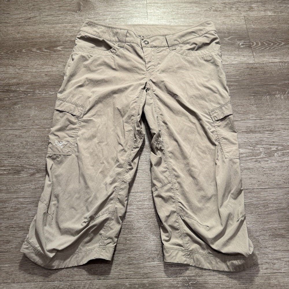 Arc'teryx Shorts Womens 8 Beige Cargo Hiking Capris Trekking Outdoor Gorpcore
